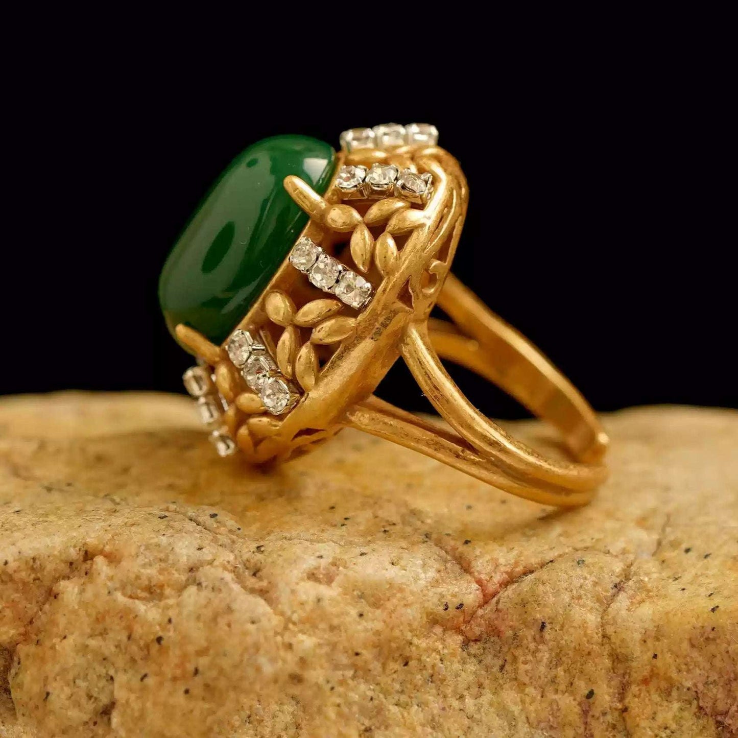 Tibetan Handcrafted Agate and Enamel Ring – Intricate Natural Stone and Traditional Enamel Work