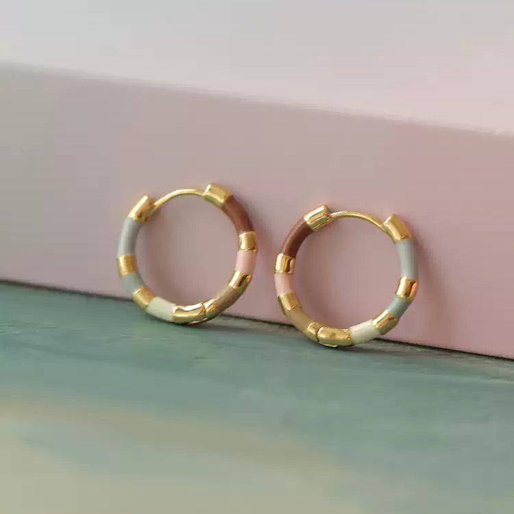 Ensō East® Enamel Hoop Earrings with White & Gold Striped Design