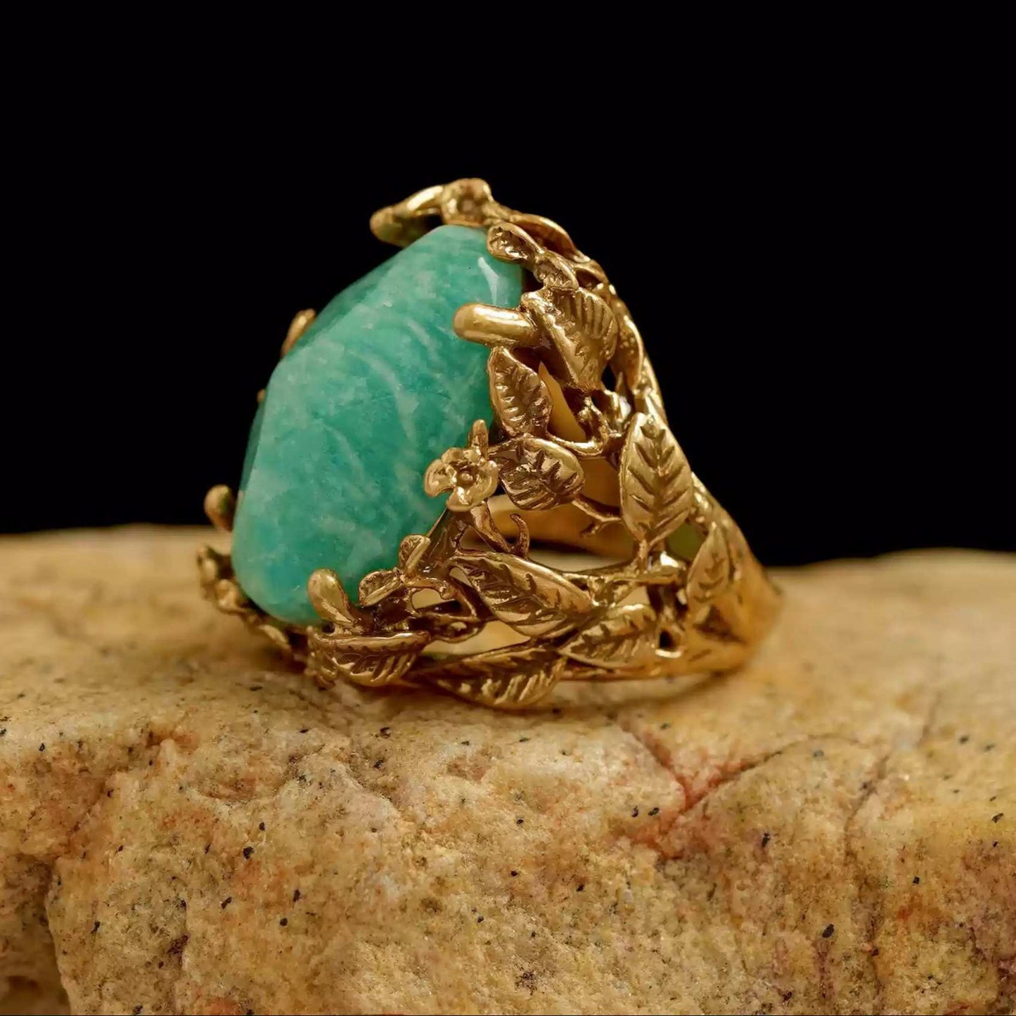 Tibetan Handcrafted Agate and Enamel Ring – Intricate Natural Stone and Traditional Enamel Work