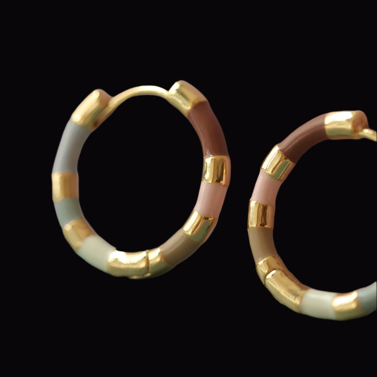 Ensō East® Enamel Hoop Earrings with White & Gold Striped Design